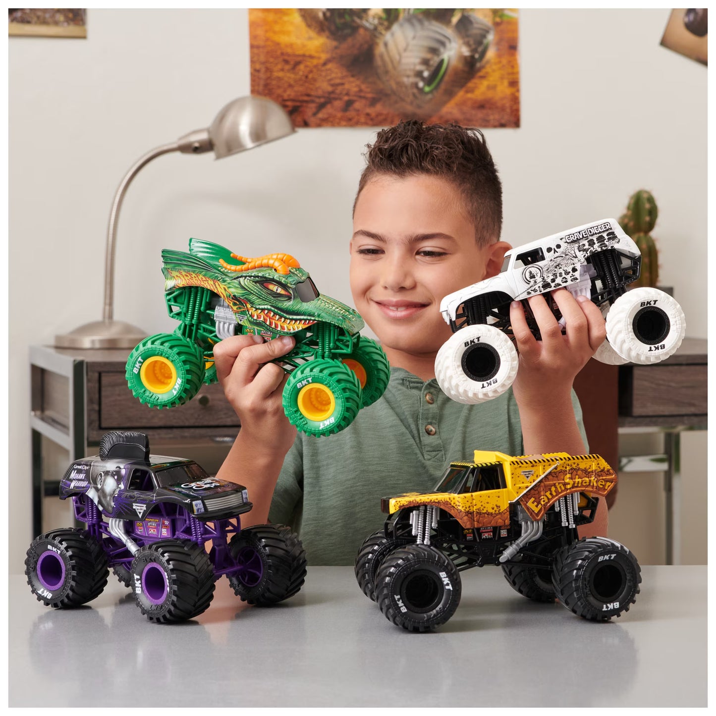 Monster Jam | Soldier of Fortune | 1:24 Scale Die-Cast Monster Truck