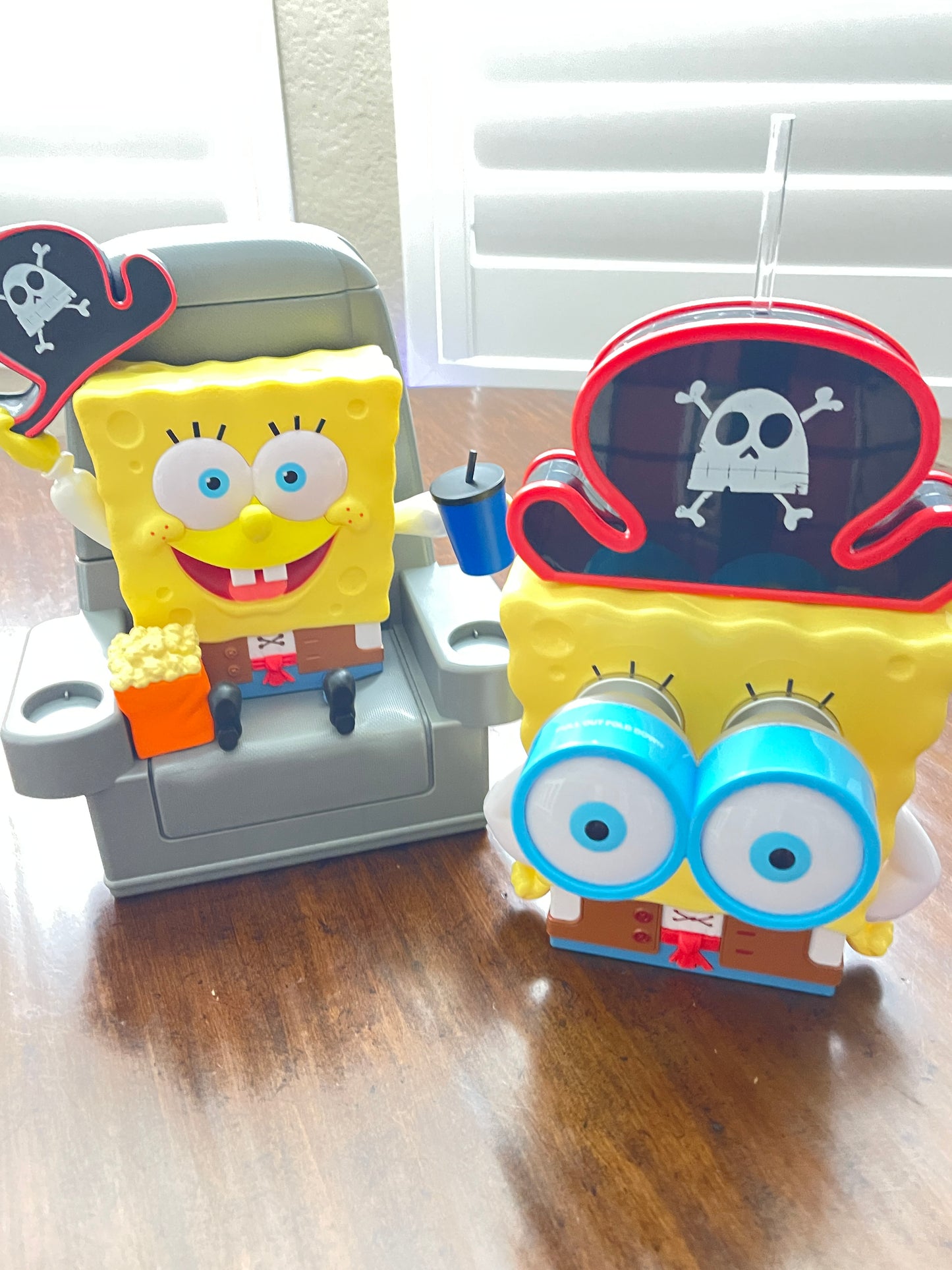 SpongeBob SquarePants Popcorn Bucket & Viewmaster Cup Set | Regal Theatres Exclusive