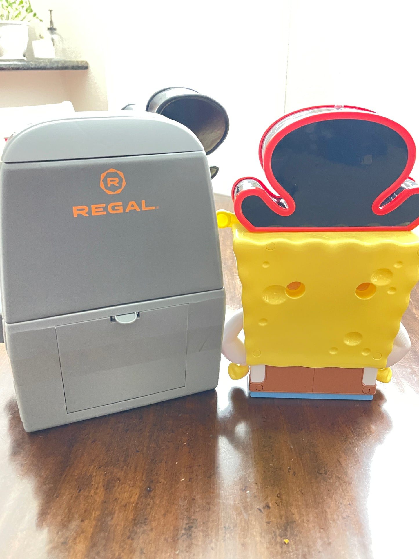 SpongeBob SquarePants Popcorn Bucket & Viewmaster Cup Set | Regal Theatres Exclusive