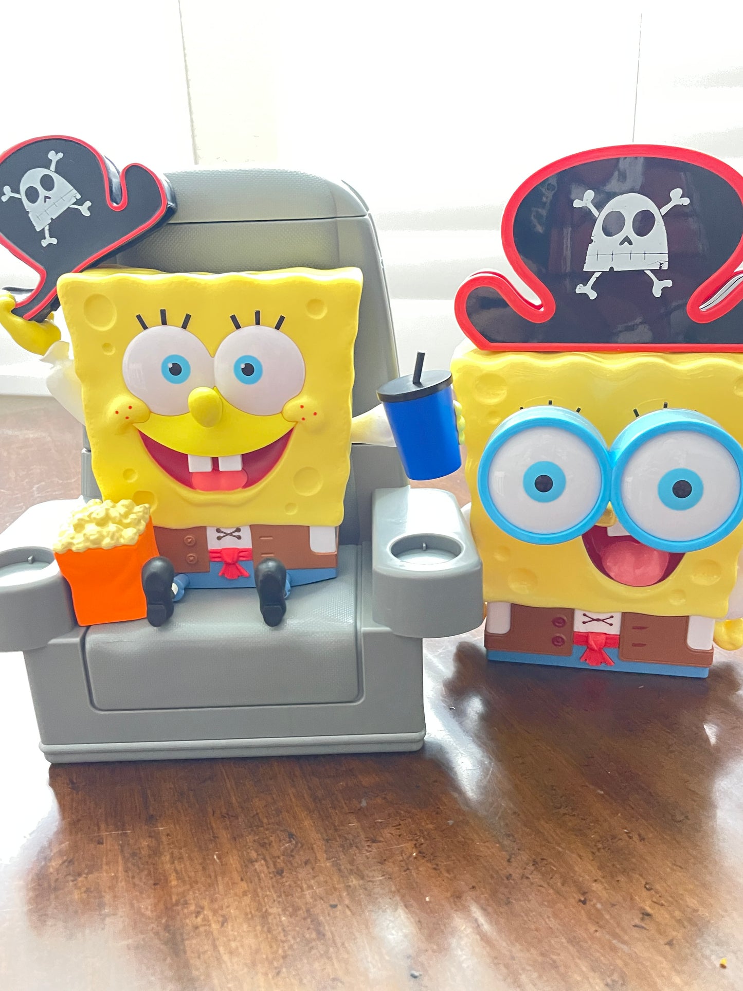 SpongeBob SquarePants Popcorn Bucket & Viewmaster Cup Set | Regal Theatres Exclusive